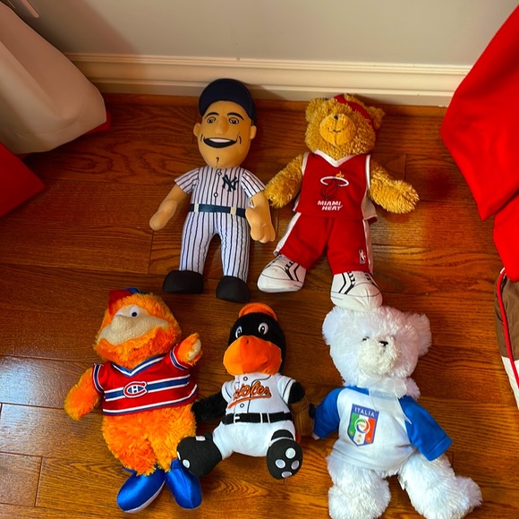 5 Sport team/mascot stuffed toys - Picture 3 of 3